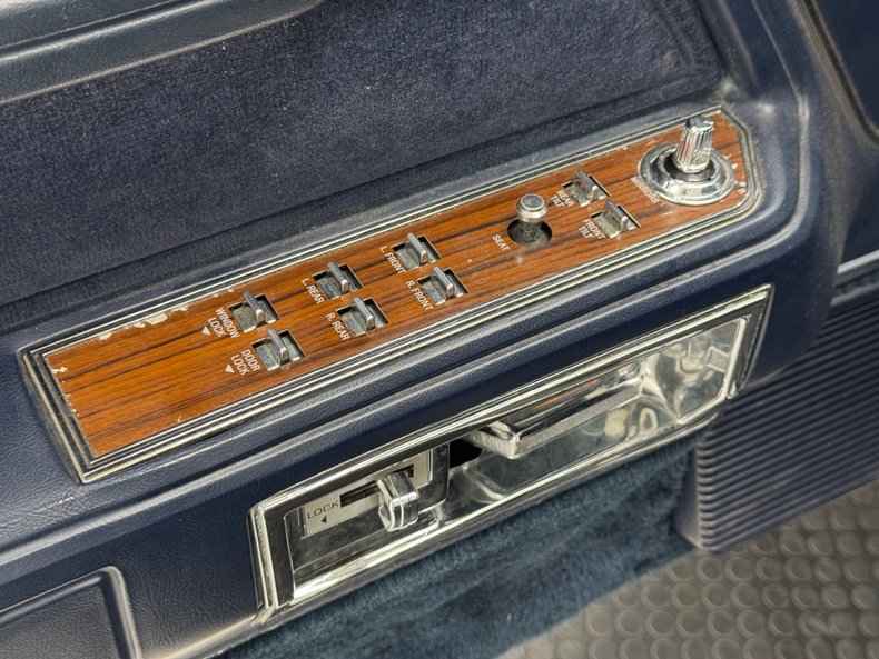 Lincoln-Town-car-1988-Black-Blue-43