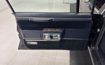 Lincoln-Town-car-1988-Black-Blue-45