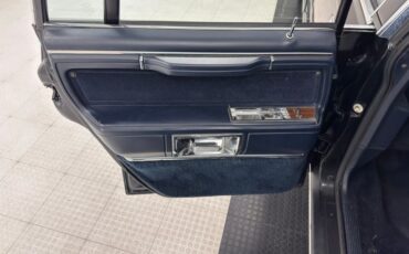 Lincoln-Town-car-1988-Black-Blue-47
