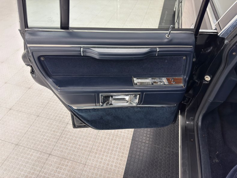 Lincoln-Town-car-1988-Black-Blue-47