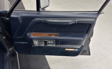 Lincoln-Town-car-1988-Black-Blue-48