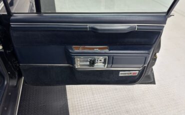 Lincoln-Town-car-1988-Black-Blue-49