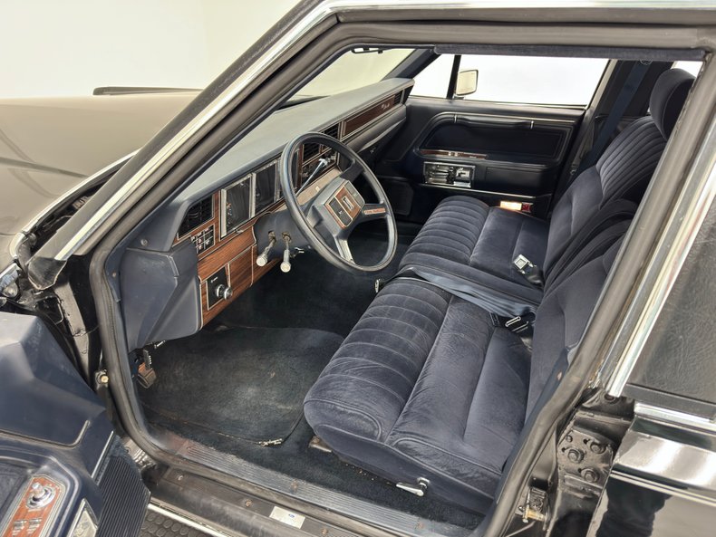 Lincoln-Town-car-1988-Black-Blue-5