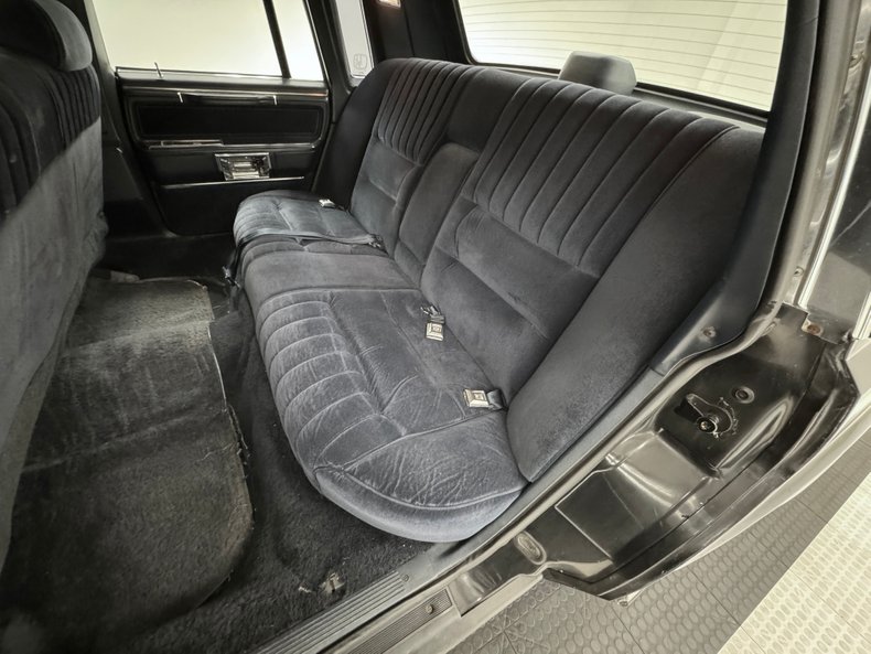 Lincoln-Town-car-1988-Black-Blue-8