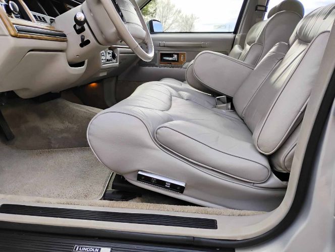 Lincoln-Town-car-1991-Silver-19