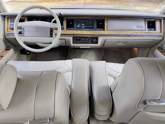 Lincoln-Town-car-1991-Silver-21