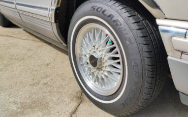 Lincoln-Town-car-1991-Silver-7
