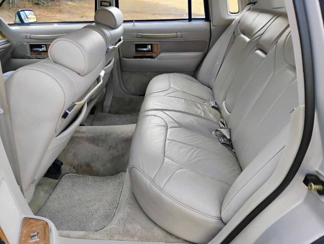 Lincoln-Town-car-1991-Silver-8
