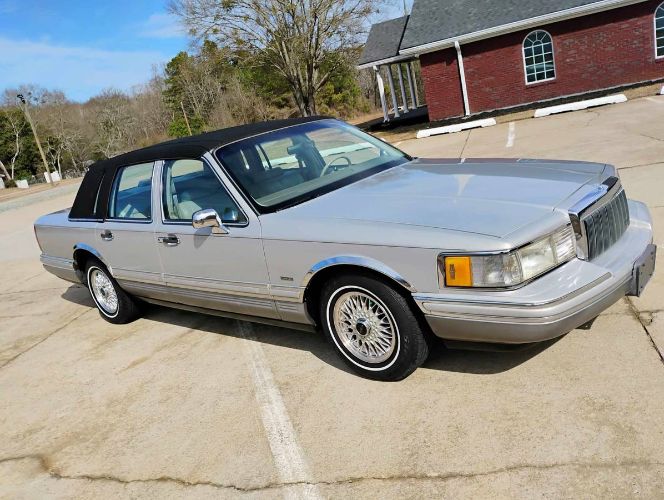 Lincoln-Town-car-1991-Silver