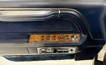 Lincoln-Town-car-signature-1987-white-11