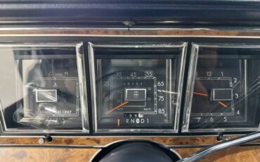 Lincoln-Town-car-signature-1987-white-15