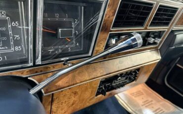 Lincoln-Town-car-signature-1987-white-18