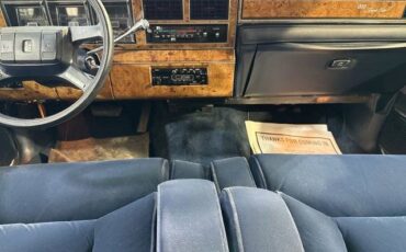 Lincoln-Town-car-signature-1987-white-19