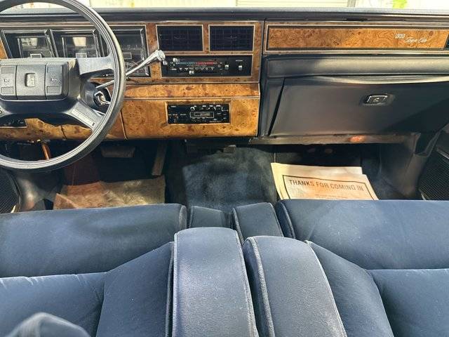 Lincoln-Town-car-signature-1987-white-19