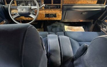 Lincoln-Town-car-signature-1987-white-20