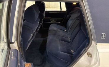 Lincoln-Town-car-signature-1987-white-21