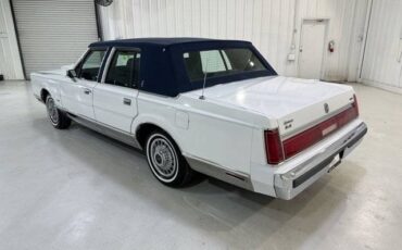 Lincoln-Town-car-signature-1987-white-22