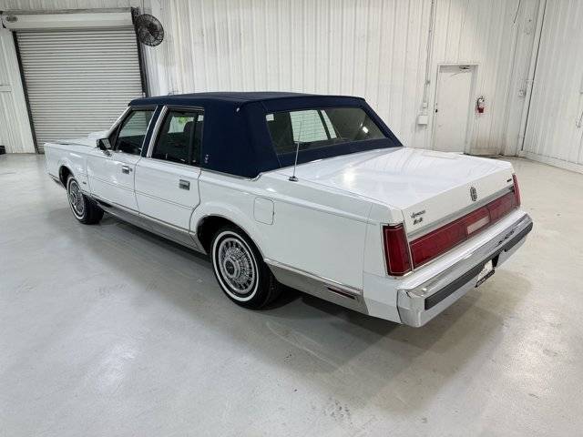 Lincoln-Town-car-signature-1987-white-22