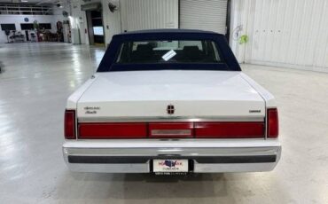 Lincoln-Town-car-signature-1987-white-23