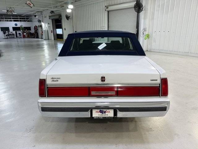 Lincoln-Town-car-signature-1987-white-23