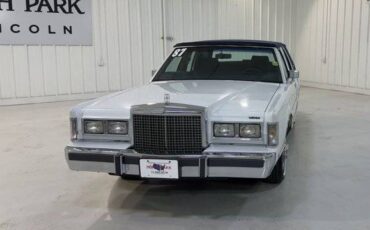 Lincoln-Town-car-signature-1987-white-3