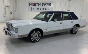 Lincoln-Town-car-signature-1987-white-5