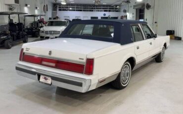 Lincoln-Town-car-signature-1987-white-8