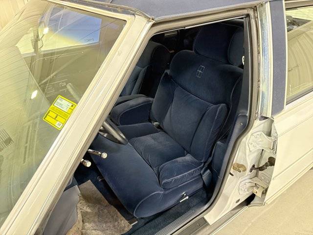 Lincoln-Town-car-signature-1987-white-9