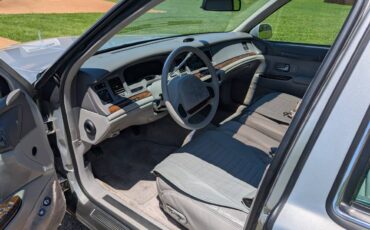 Lincoln-Town-car-signature-1995-silver-10