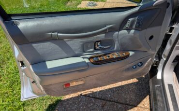 Lincoln-Town-car-signature-1995-silver-14