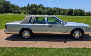 Lincoln-Town-car-signature-1995-silver-3