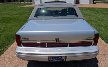 Lincoln-Town-car-signature-1995-silver-4