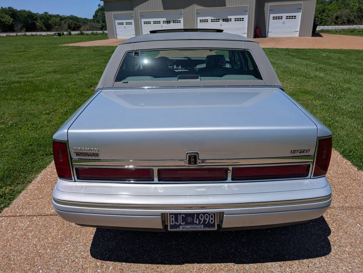 Lincoln-Town-car-signature-1995-silver-4