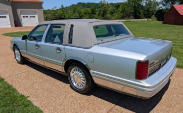 Lincoln-Town-car-signature-1995-silver-5