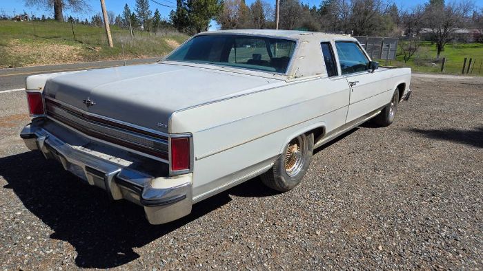 Lincoln-Town-coupe-1979-Gray-5