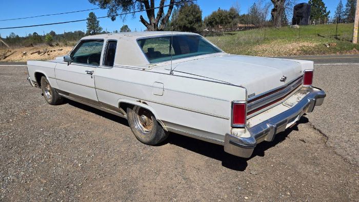 Lincoln-Town-coupe-1979-Gray-6