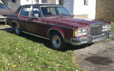 Lincoln-Versailles-1979-Burgundy-Red