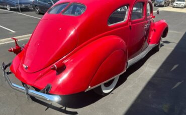 Lincoln-Zephyr-1937-red-3