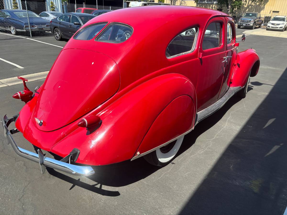Lincoln-Zephyr-1937-red-3