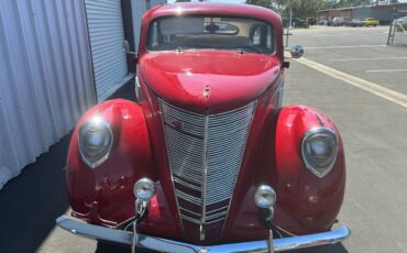 Lincoln-Zephyr-1937-red