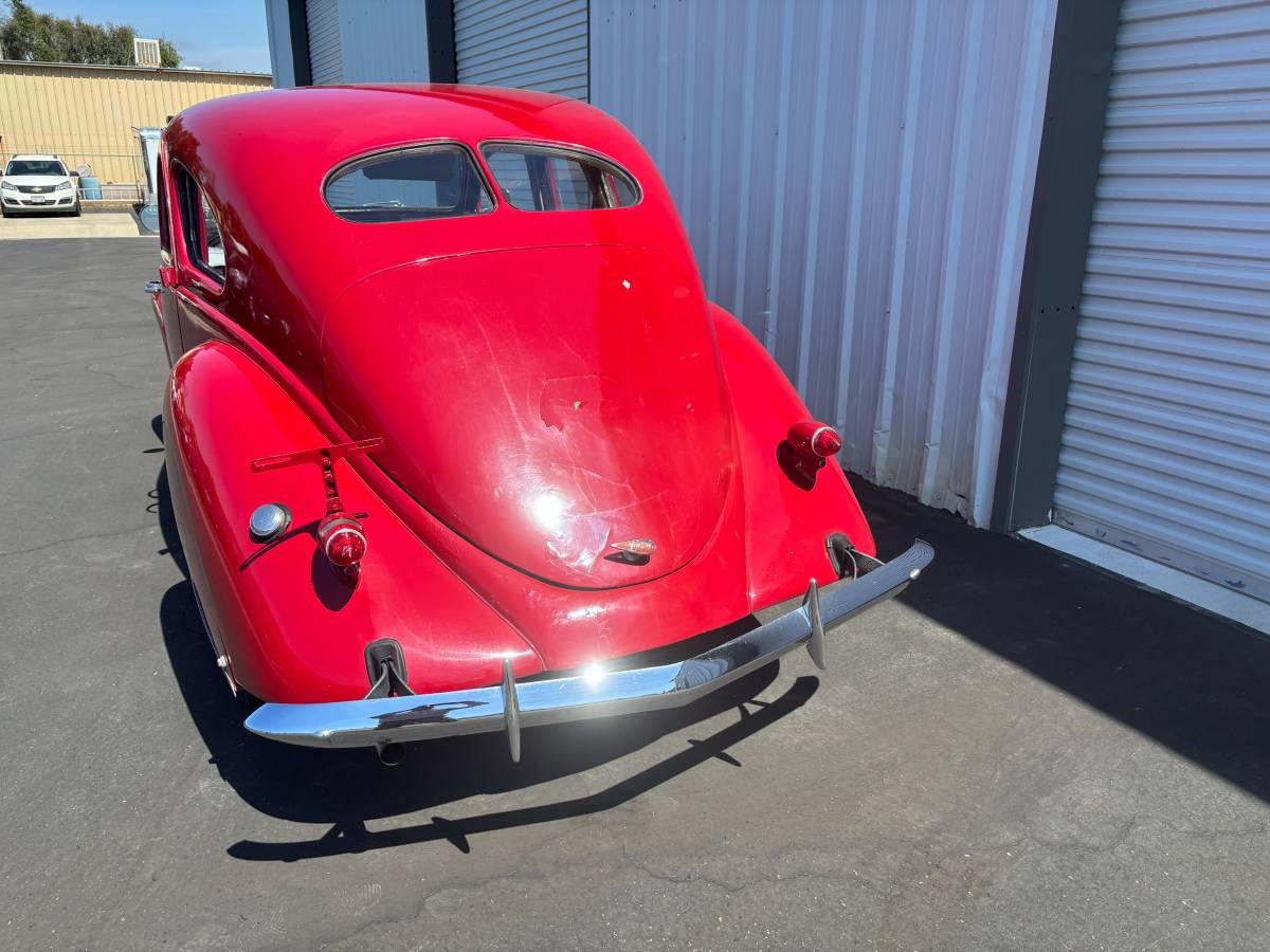 Lincoln-Zephyr-1937-red-4
