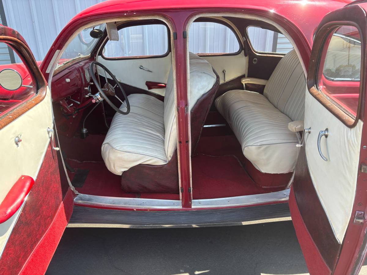 Lincoln-Zephyr-1937-red-6