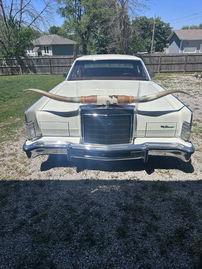 Lincoln-continental-1976-white-1