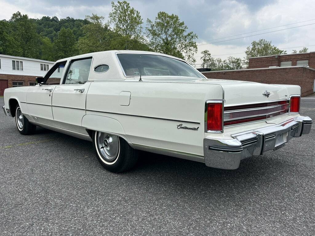 Lincoln-continental-1976-white-10