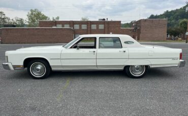 Lincoln-continental-1976-white-11