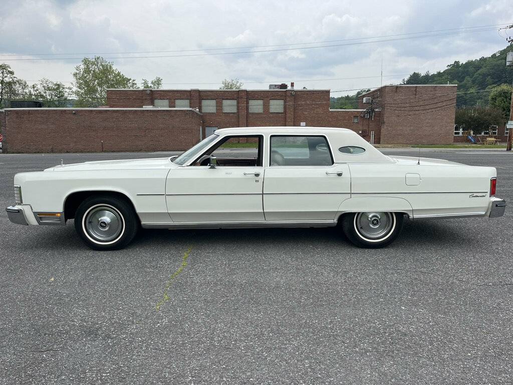 Lincoln-continental-1976-white-11