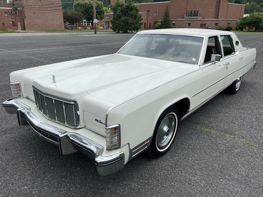Lincoln-continental-1976-white-12