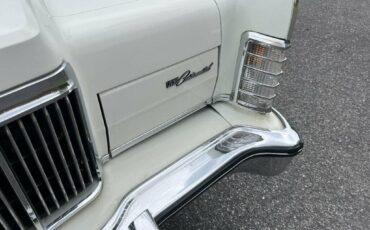 Lincoln-continental-1976-white-16