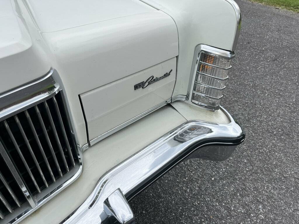 Lincoln-continental-1976-white-16