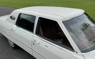Lincoln-continental-1976-white-18